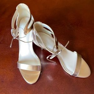 David’s Bridal Gold shoe. 9